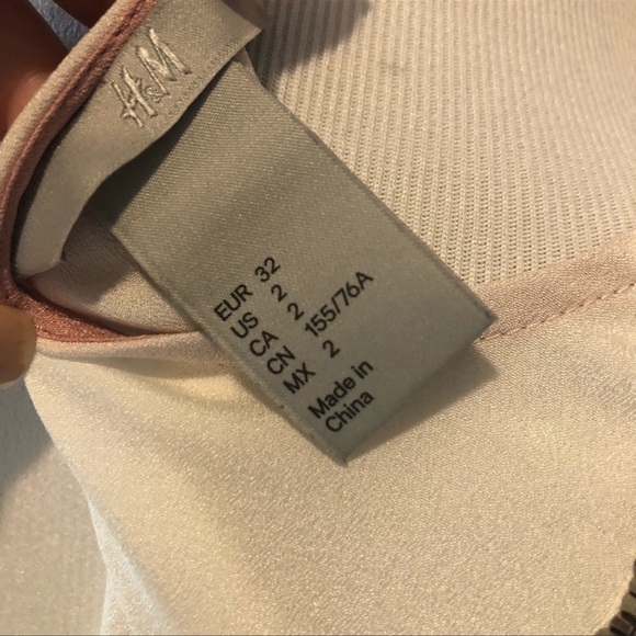 H&M BEADED ACCENT SHOULDER OFF WHITE TANK - Picture 5 of 14